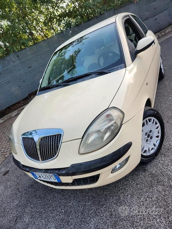 Usata Lancia Ypsilon 60 CV (44 kW) 2006 Giallo Utilitaria