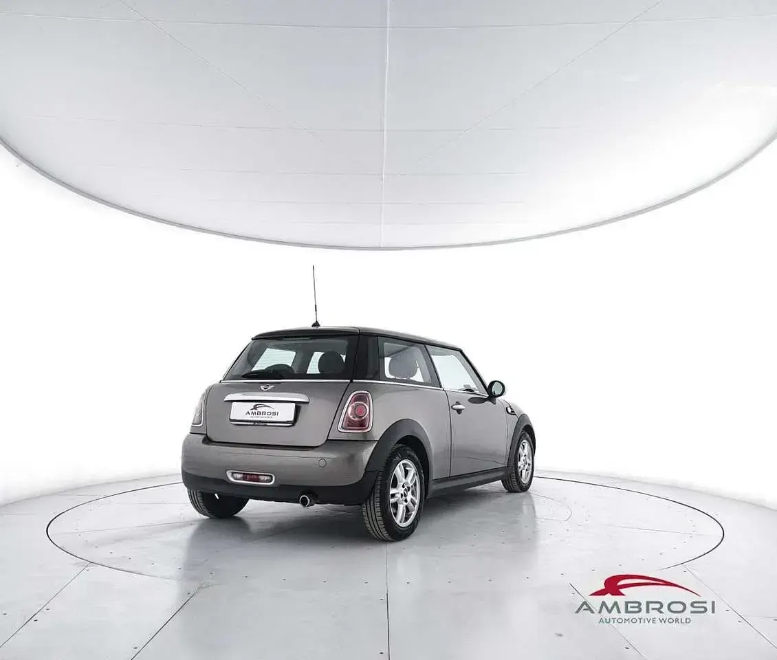 Usata Mini ONE 102 CV (75 kW) 2013 Oro Utilitaria