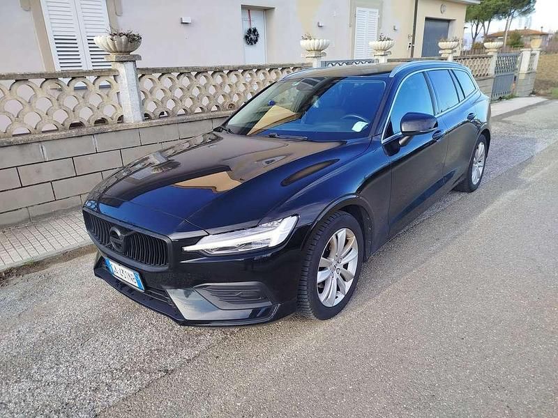 Usata Volvo V60 150 CV (110 kW) 2020 Nero Station wagon