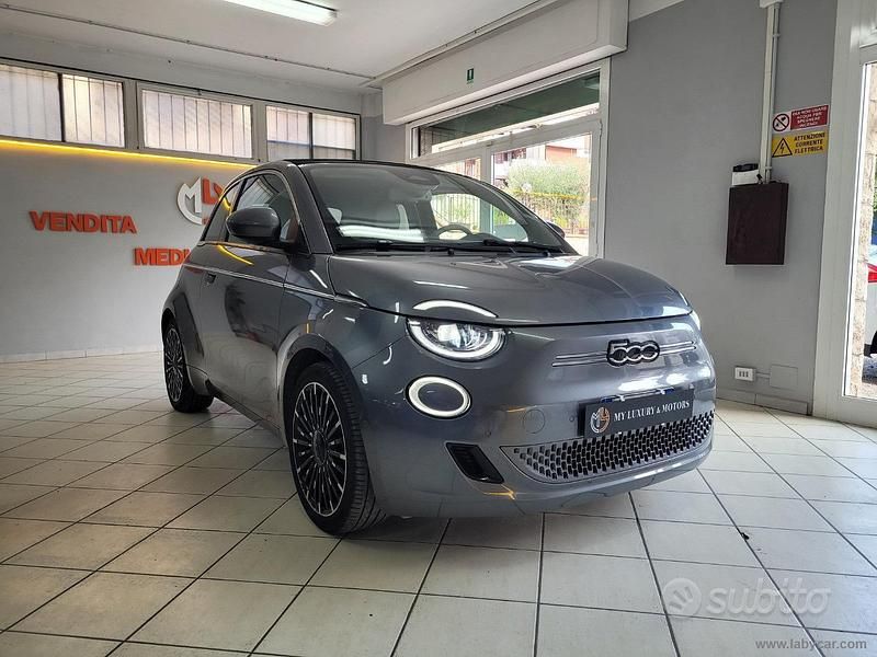 Grigio Usata 2021 Fiat 500e La Prima Cabrio | 13.950 € (Super prezzo) - Immagine 1/4