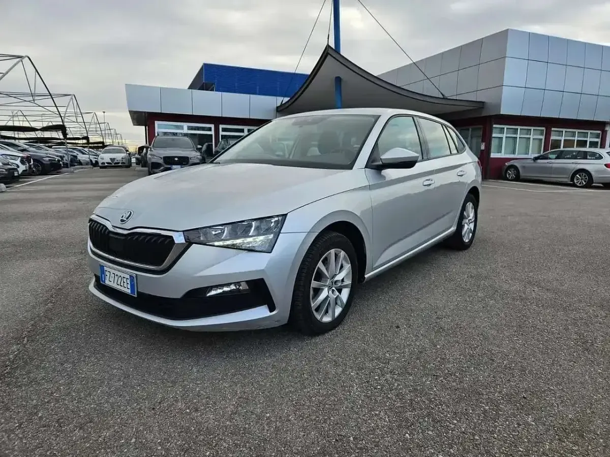 Begagnad Skoda Scala Ambition 116 HK (85 kW) 2020 Silver Halvkombi