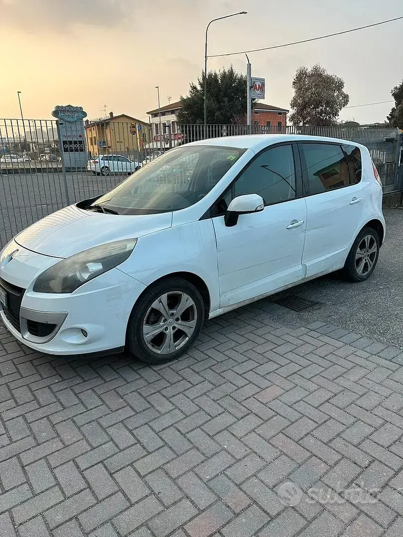 Usata Renault Scenic E-Tech 110 CV (80 kW) 2011 Bianco Monovolume
