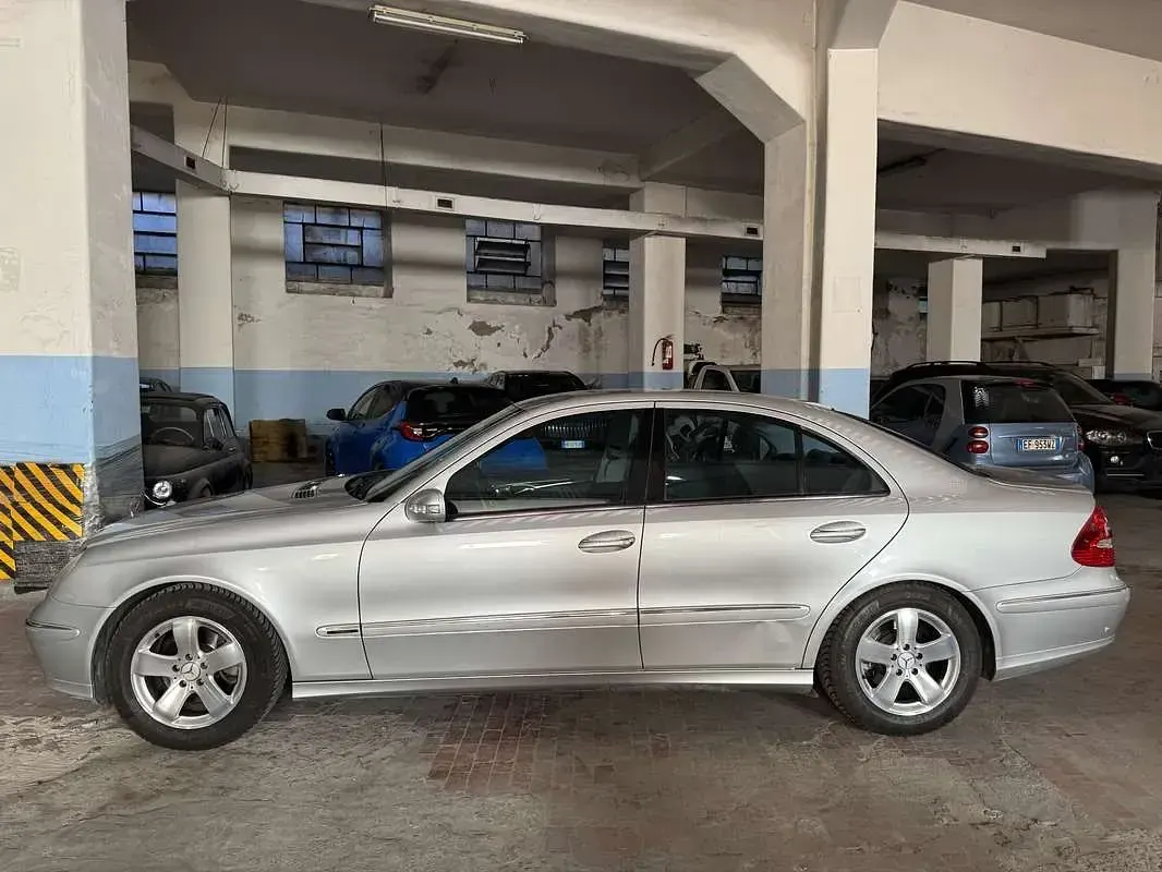 Usata Mercedes E240 Avantgarde 170 CV (125 kW) 2002 Berlina