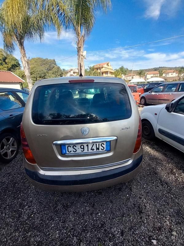Gebraucht Lancia Musa 101 PS (74 kW) 2005 Gold Van / Kleinbus