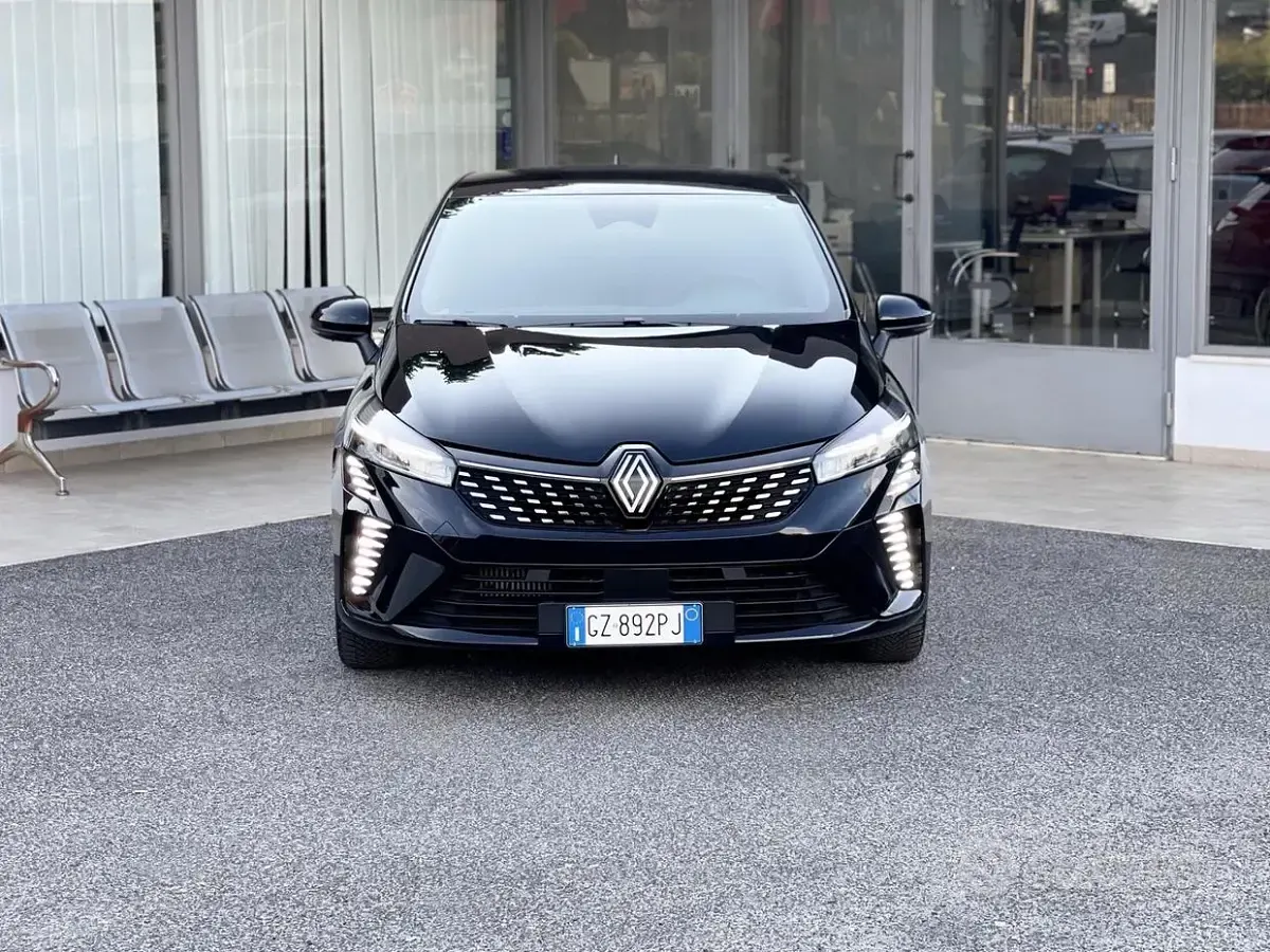 Usata Renault Clio V 90 CV (66 kW) 2025 Nero Berlina