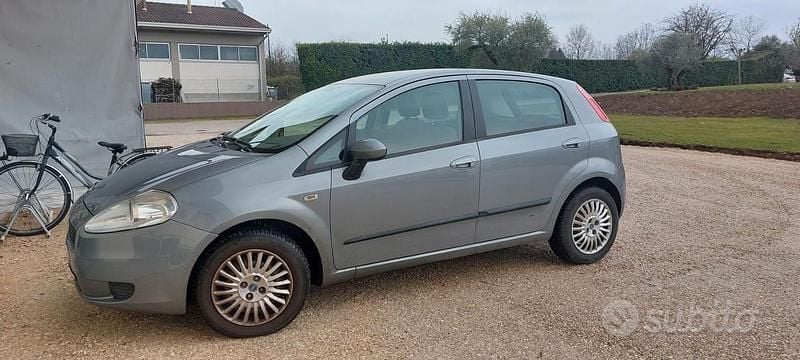 Usata Fiat Grande Punto Dynamic 78 CV (57 kW) 2005 Grigio Utilitaria