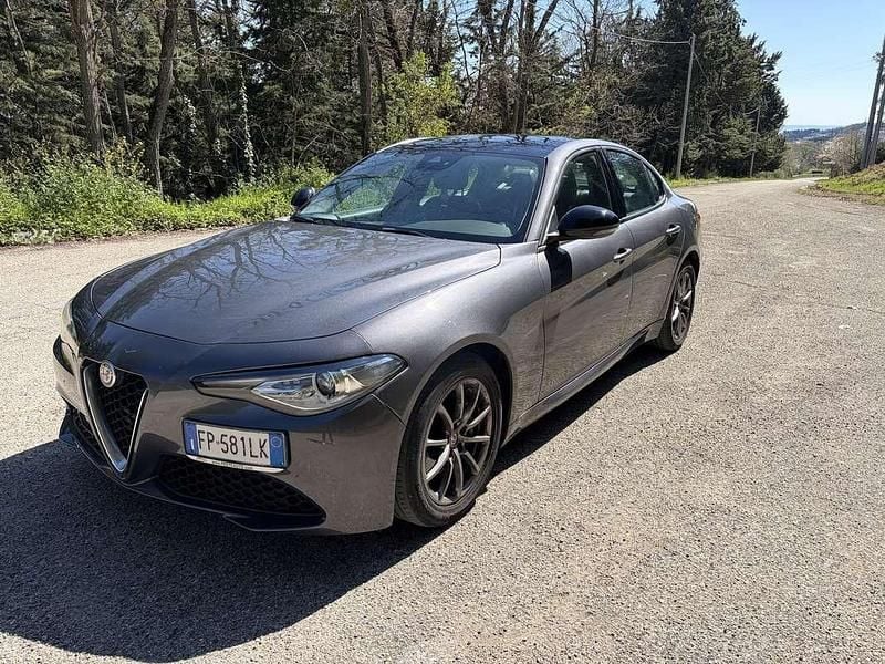 Usata Alfa Romeo Giulia Executive 180 CV (132 kW) 2018 Grigio Berlina