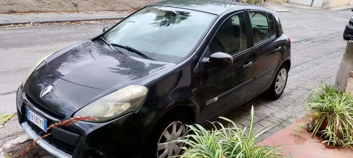 Usata Renault Clio II 75 CV (55 kW) 2010 Berlina