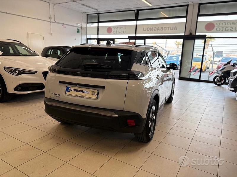 Begagnad Peugeot 2008 Allure 114 kW (156 HK) 2024 Vit SUV