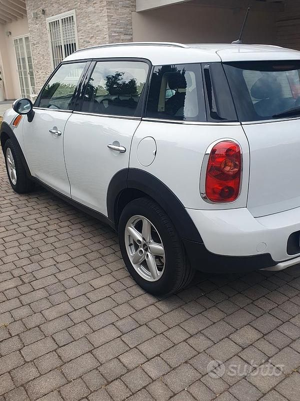Usata Mini One Countryman 98 CV (72 kW) 2010 Bianco SUV