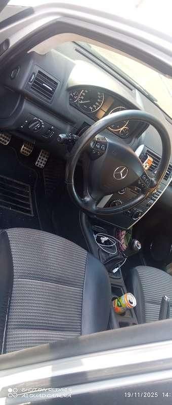 Argento Usata 2007 Mercedes A180 Avantgarde Due volumi | 2300 € (Buon prezzo) - Immagine 1/4