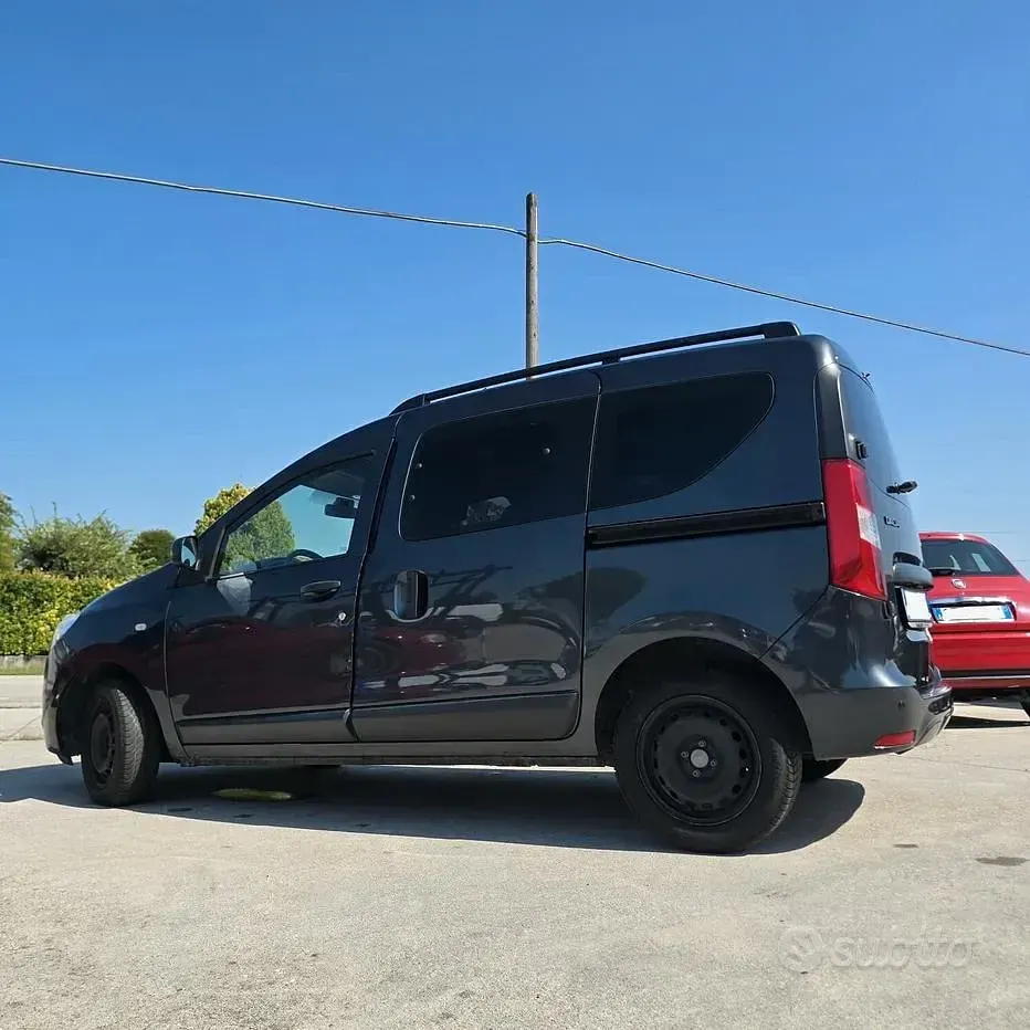 Usata Dacia Dokker Comfort 90 CV (66 kW) 2018 Grigio Monovolume