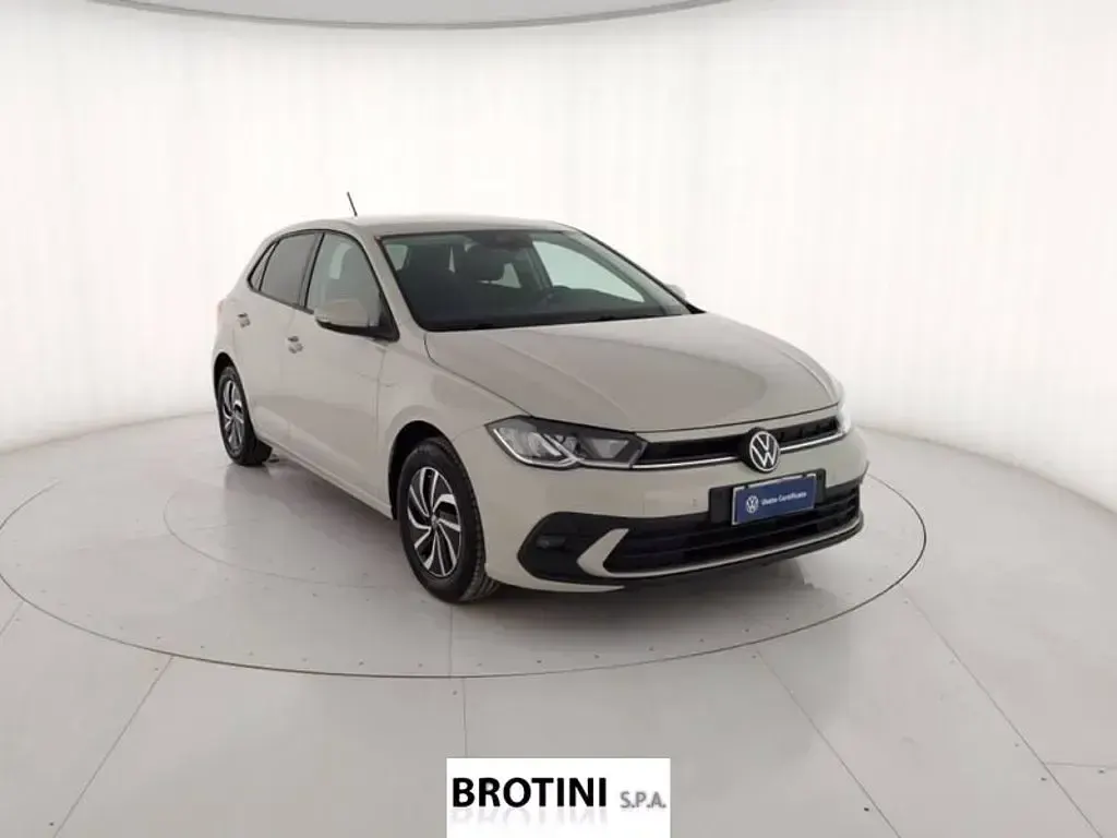 Usata VW Polo Life 95 CV (69 kW) 2023 Grigio metallizzato Utilitaria