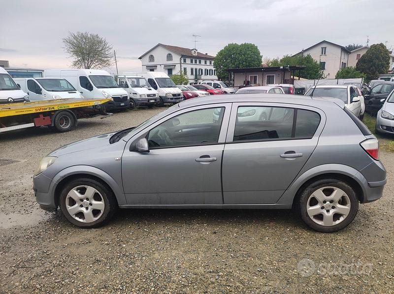 Usata Opel Astra GTC Enjoy 90 CV (66 kW) 2006 Blu Berlina