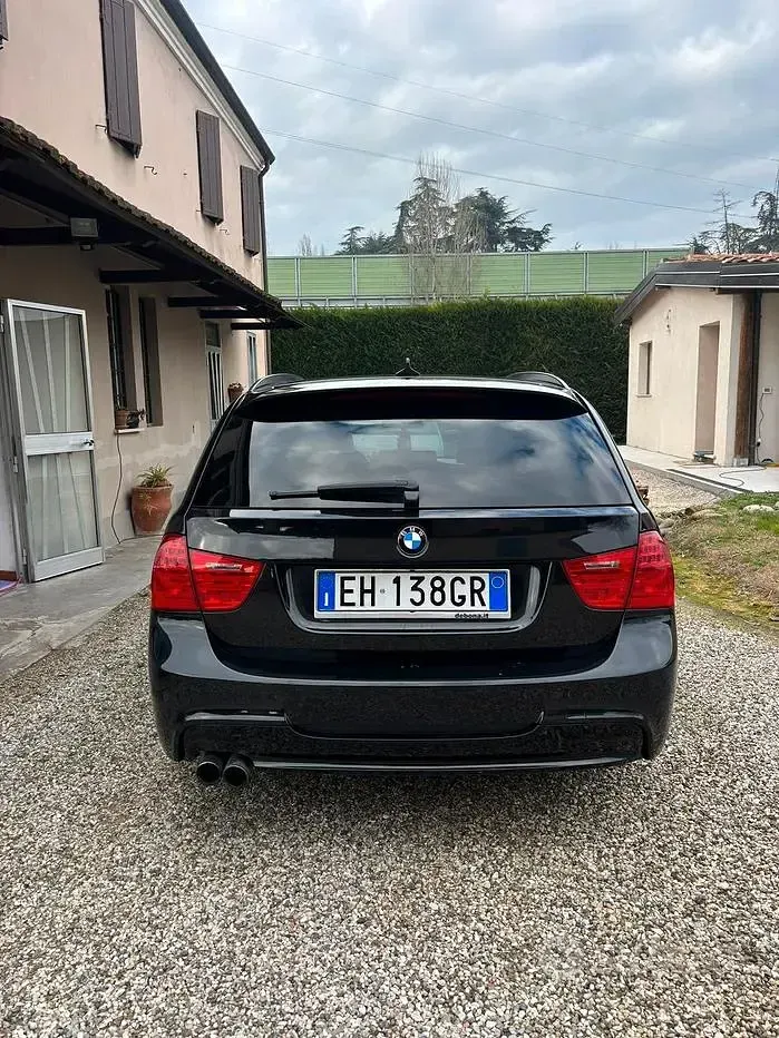 Usata BMW 330 Efficient Dynamics 245 CV (180 kW) 2011 Nero Station wagon