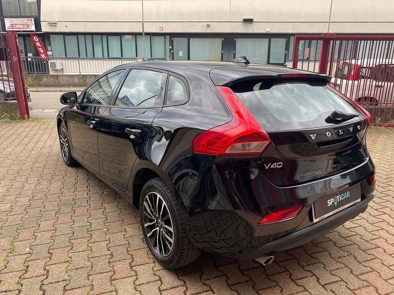 Usata Volvo V40 Business Edition 120 CV (88 kW) 2019 Nero Station wagon