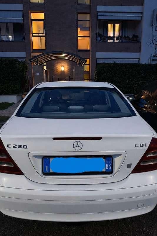 Usata Mercedes C220 Classic 143 CV (105 kW) 2003 Bianco Berlina