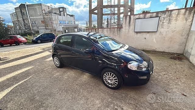 Usata Fiat Punto Lounge 95 CV (69 kW) 2016 Blu Utilitaria