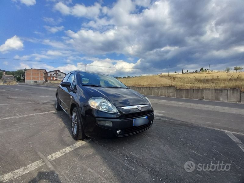Nero Usata 2012 Fiat Punto Evo Active Due volumi | 4700 € (Buon prezzo) - Immagine 1/4