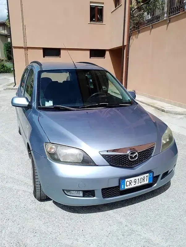 Usata Mazda 2 68 CV (50 kW) 2004 Blu Utilitaria