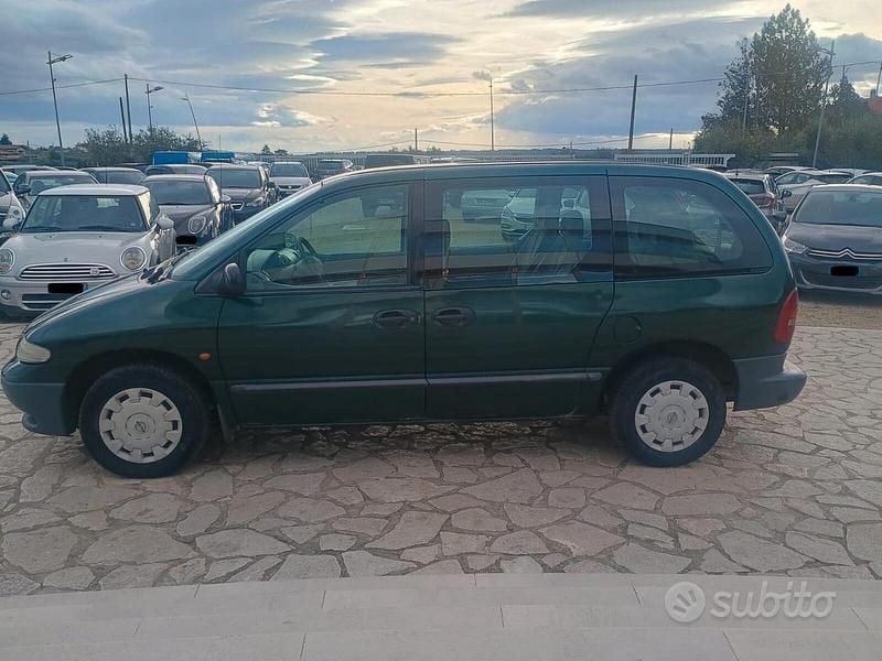 Usata Chrysler Voyager 151 CV (111 kW) 1997 Verde Monovolume
