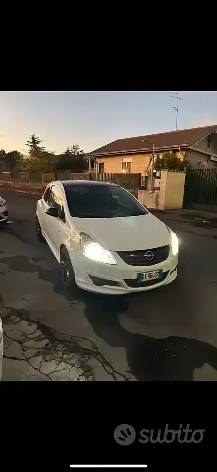 Usata Opel Corsa 90 CV (66 kW) 2009 Bianco Utilitaria