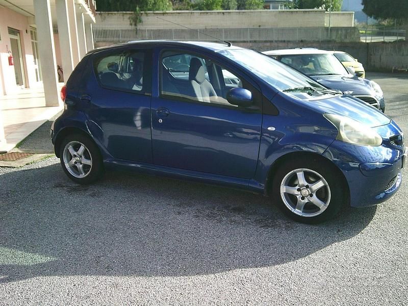 Usata Toyota Aygo Sol 68 CV (50 kW) 2007 Blu Utilitaria