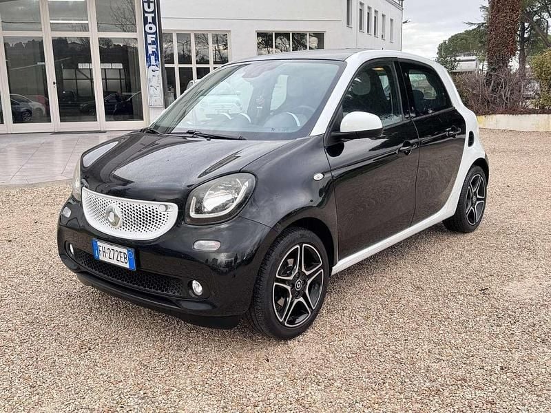 Usata Smart ForFour Passion 71 CV (52 kW) 2017 Nero Utilitaria