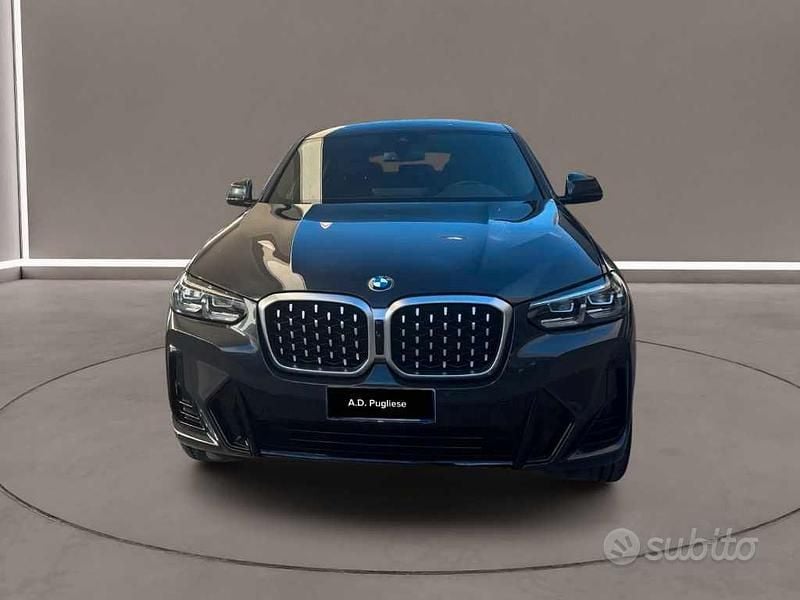 Begagnad BMW X4 Comfort Edition 190 HK (139 kW) 2023 Grå SUV