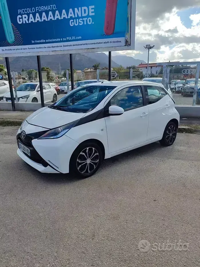 Usata Toyota Aygo X-play 69 CV (50 kW) 2017 Bianco Utilitaria