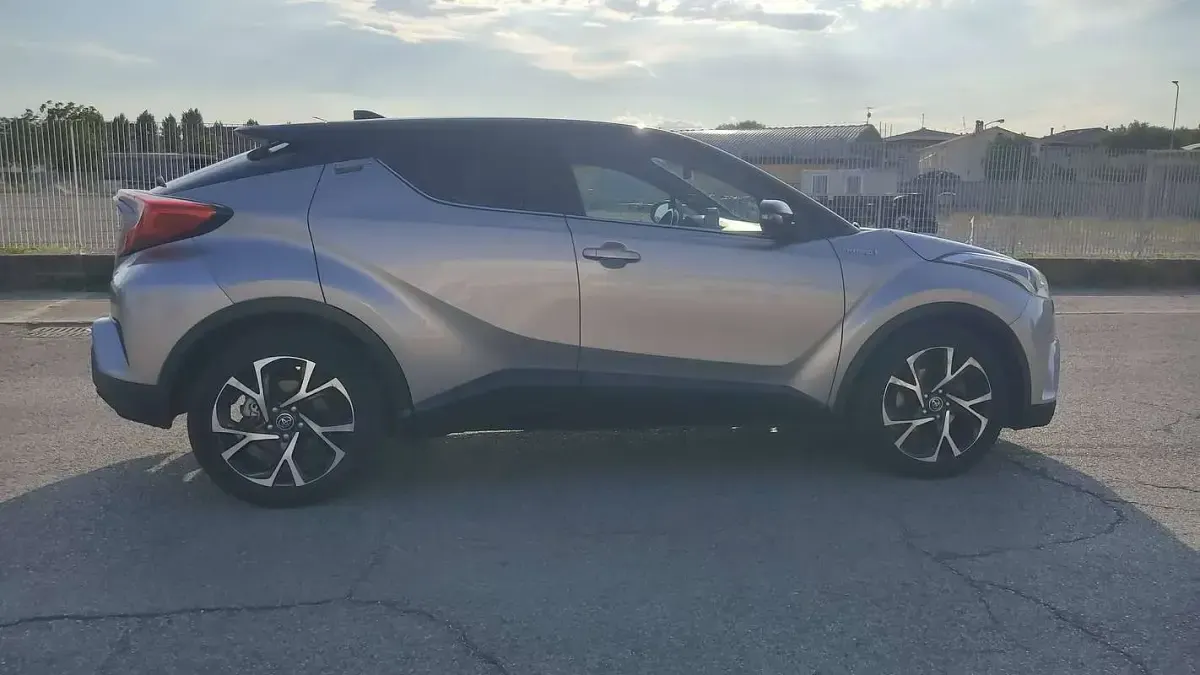 Usata Toyota C-HR Trend 122 CV (89 kW) 2019 Grigio SUV