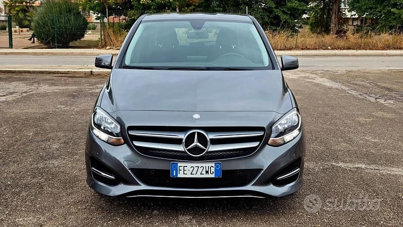 Usata Mercedes B160 Executive 90 CV (66 kW) 2016 Grigio Monovolume