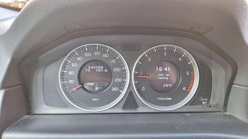 Usata Volvo XC70 Kinetic 163 CV (119 kW) 2011 Argento SUV