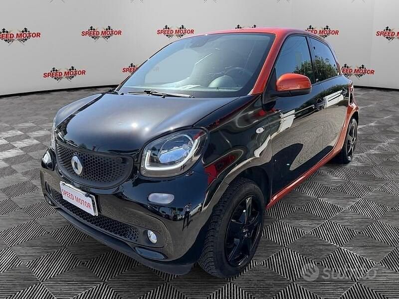 Usado Smart ForFour Passion 90 CV (66 kW) 2015 Negro Utilitario