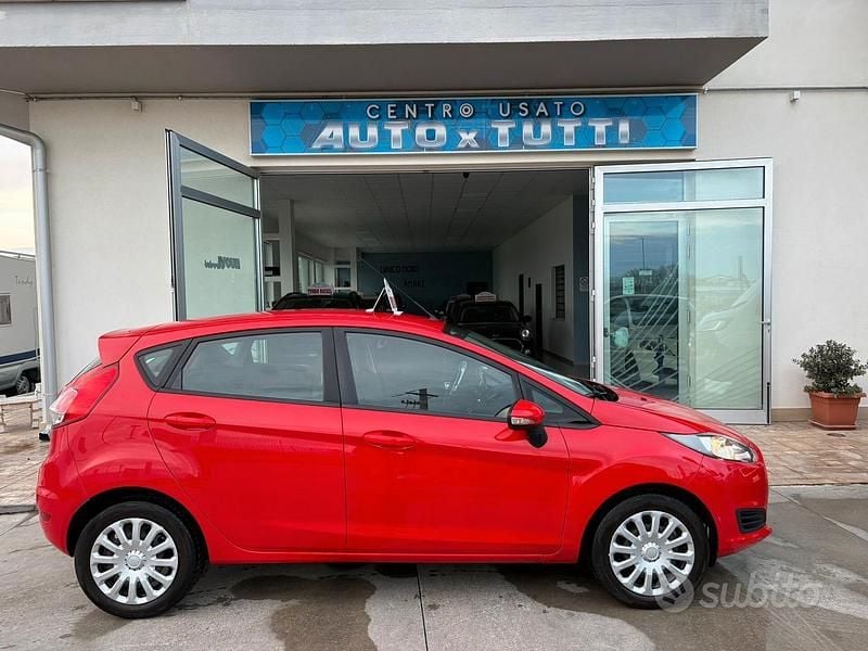Usata Ford Fiesta Titanium 95 CV (69 kW) 2016 Rosso Berlina
