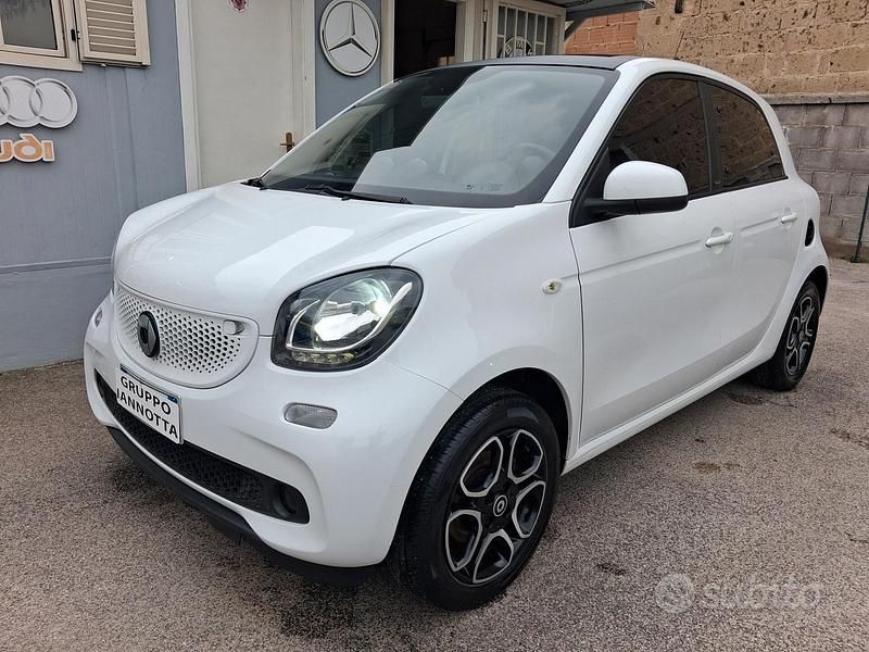 Usata Smart ForFour 71 CV (52 kW) 2016 Bianco Utilitaria