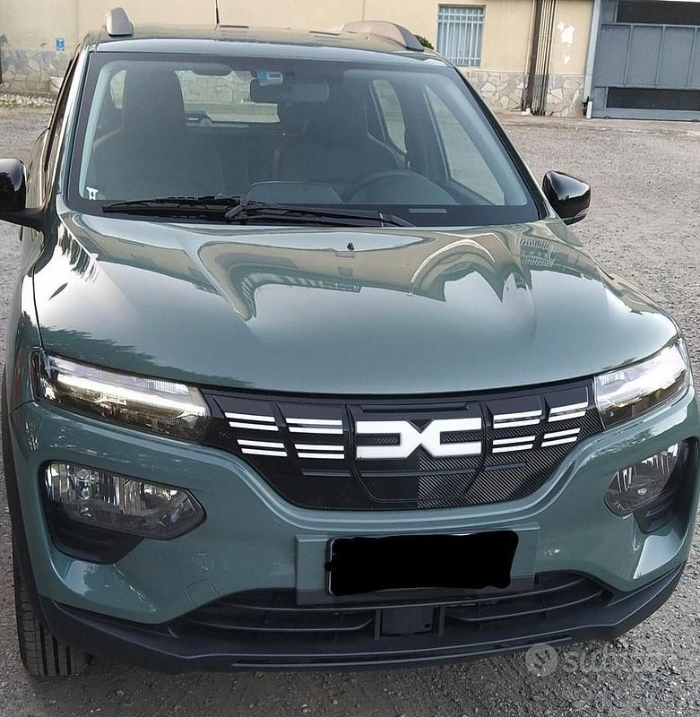 Usata Dacia Spring Essentiel 33 kW (45 CV) 2023 Verde Utilitaria