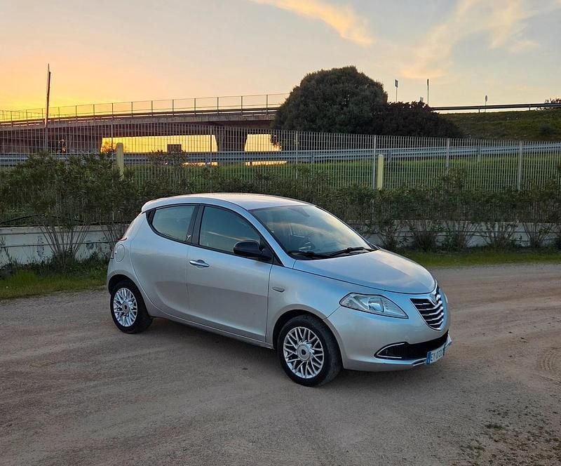Usata Lancia Ypsilon S 95 CV (69 kW) 2014 Argento Utilitaria