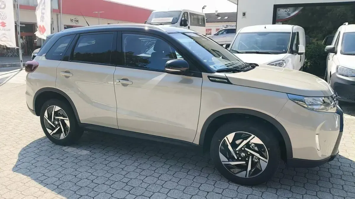 Nuova Suzuki Vitara 110 CV (80 kW) 2026 Beige SUV