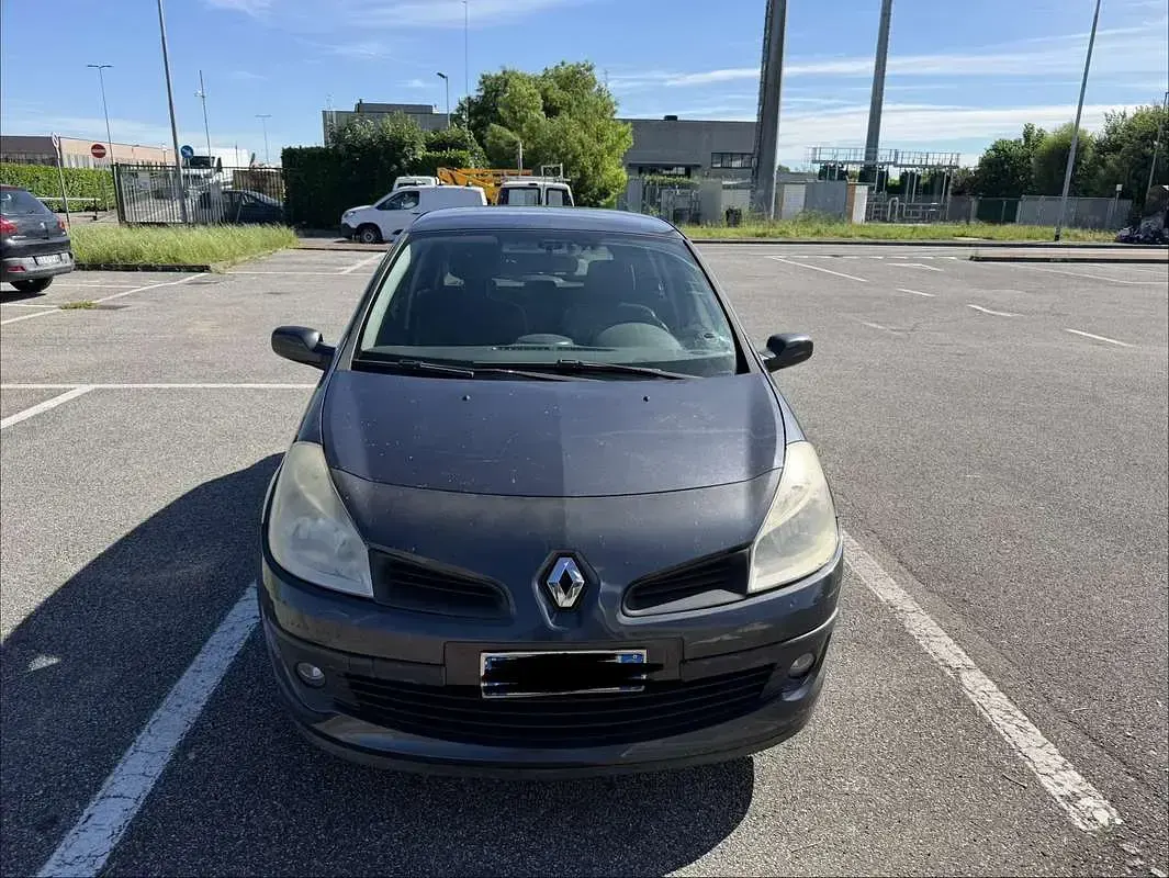Usata Renault Clio II LE 75 CV (55 kW) 2008 Berlina