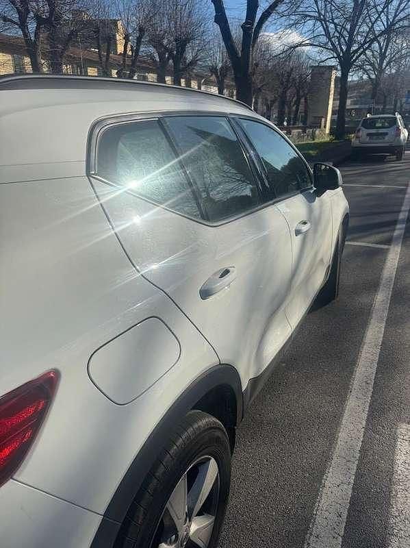 Usata Volvo XC40 Momentum 129 CV (94 kW) 2021 Bianco SUV