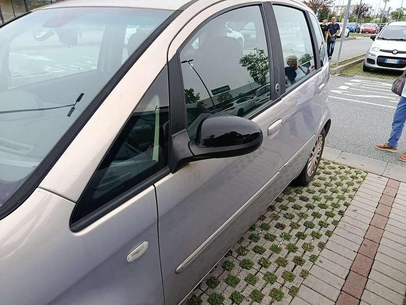 Usata Lancia Musa Gold 77 CV (56 kW) 2012 Monovolume