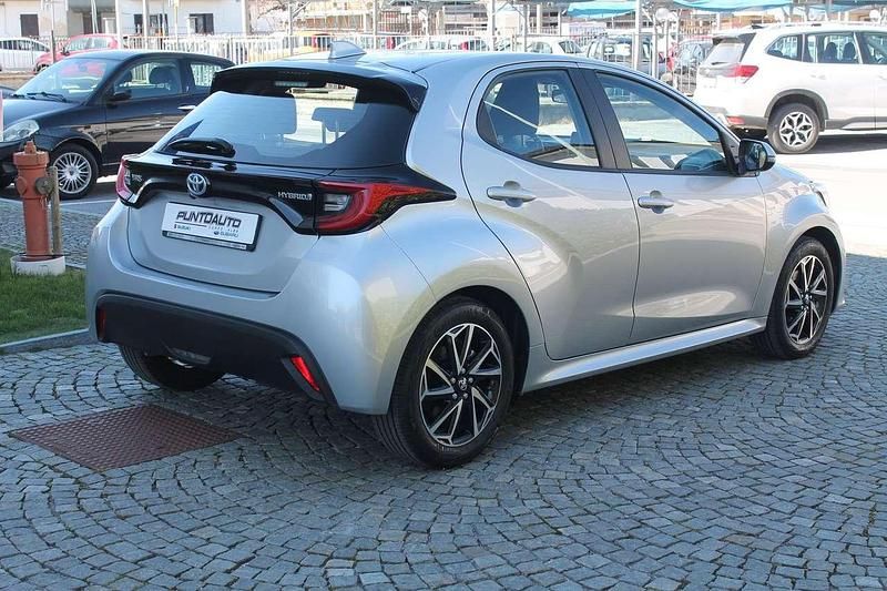 Second-hand Toyota Yaris Hybrid Trend 116 CP (85 kW) 2022 Argintiu Hatchback