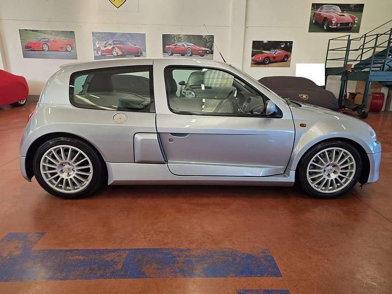 Usata Renault Clio 226 CV (166 kW) 2002 Argento Coupé