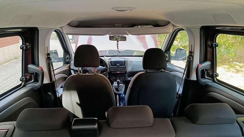 Usata Fiat Doblò 90 CV (66 kW) 2011 Marrone Monovolume