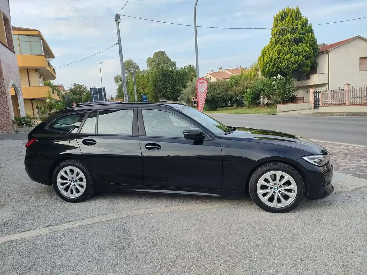 Usata BMW 320 Advantage 190 CV (139 kW) 2020 Nero Station wagon
