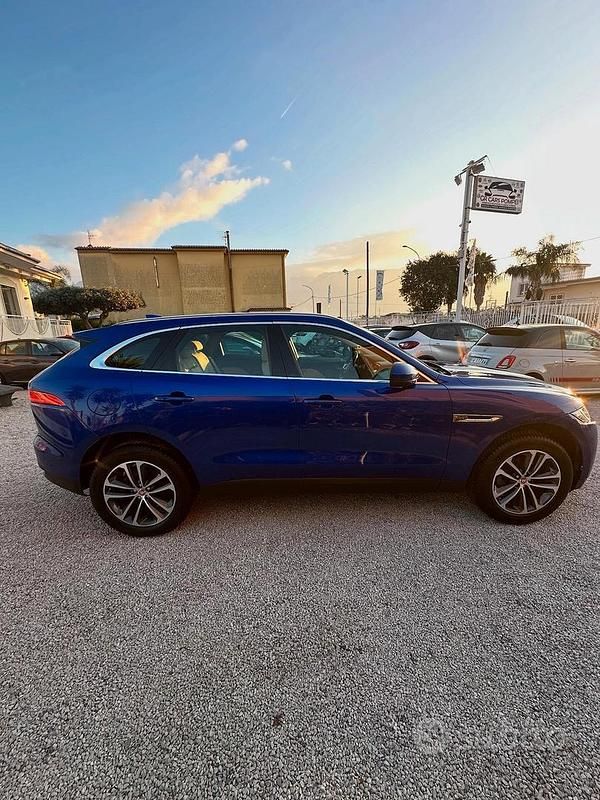 Usata Jaguar F-Pace Portfolio 180 CV (132 kW) 2019 Blu SUV