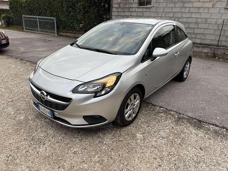 Usata Opel Corsa Cosmo 95 CV (69 kW) 2015 Argento Utilitaria