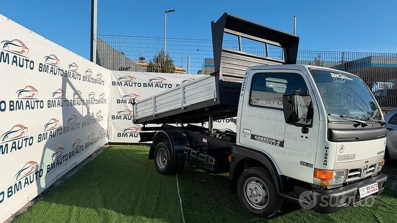 Usata Nissan Cabstar 106 CV (77 kW) 2000 Bianco Pick-up