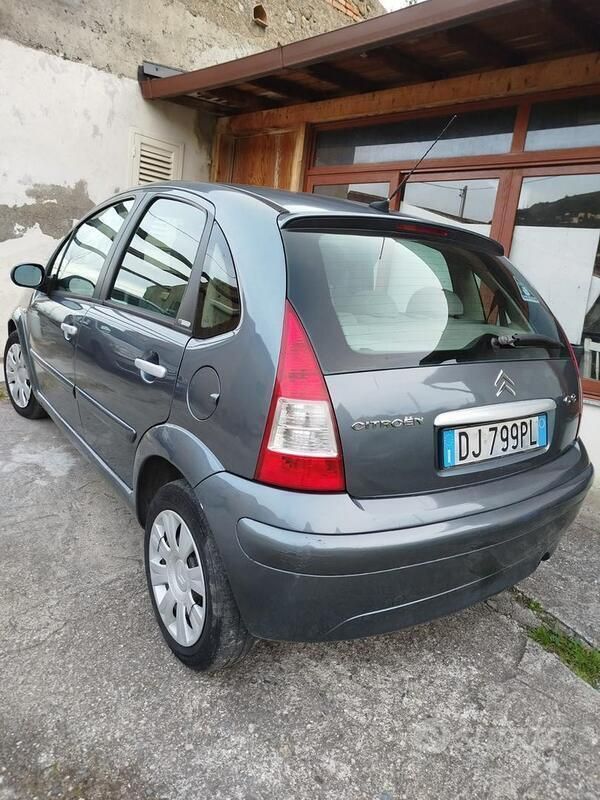 Grigio Usata 2009 Citroën C3 Due volumi | 3000 € (Buon prezzo) - Immagine 1/4